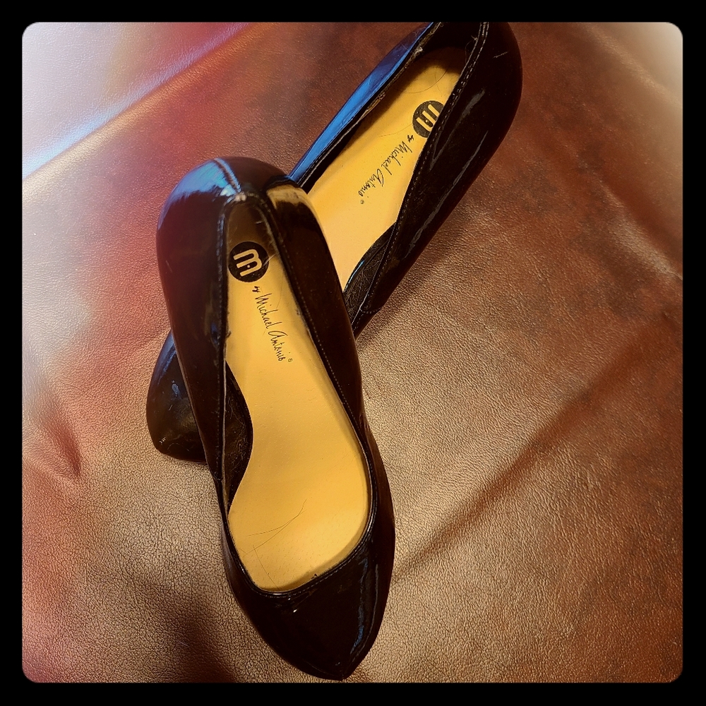 Patent leather 4"pumps